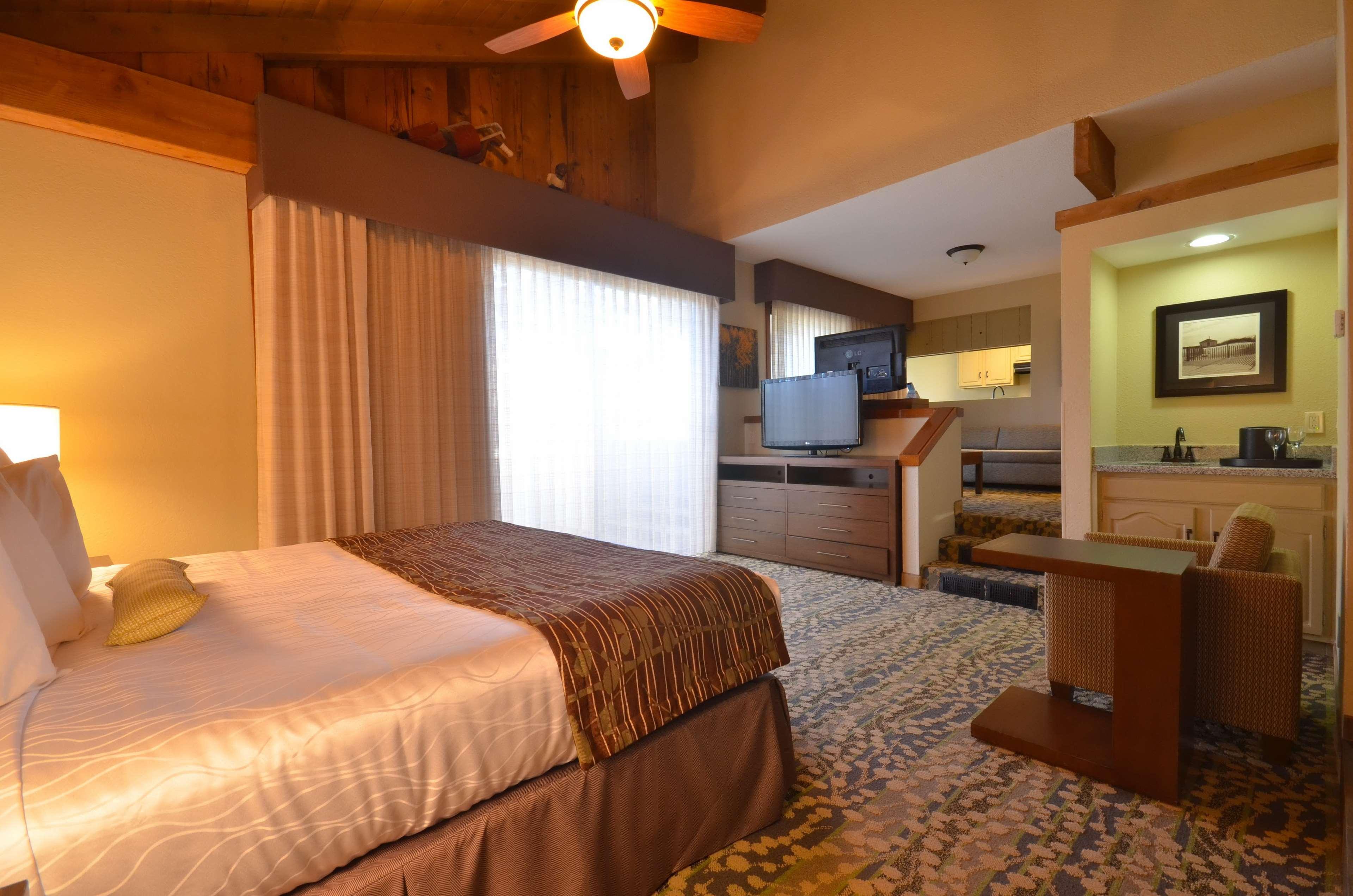 Best Western The Inn & Suites Pacific Grove Exteriör bild