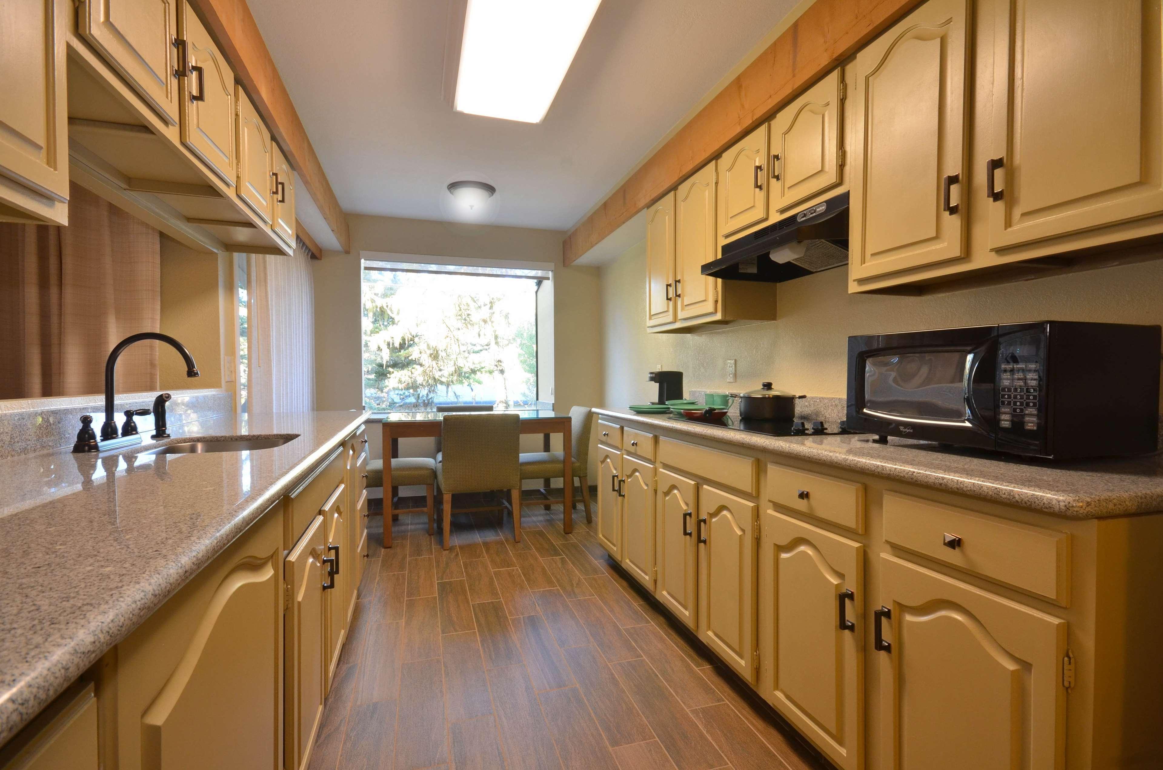 Best Western The Inn & Suites Pacific Grove Exteriör bild