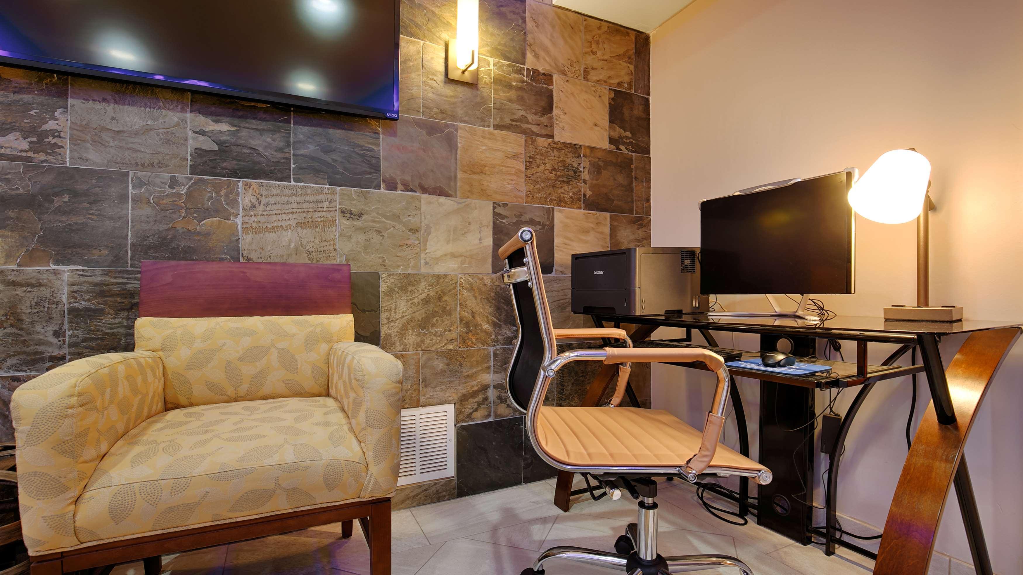 Best Western The Inn & Suites Pacific Grove Exteriör bild