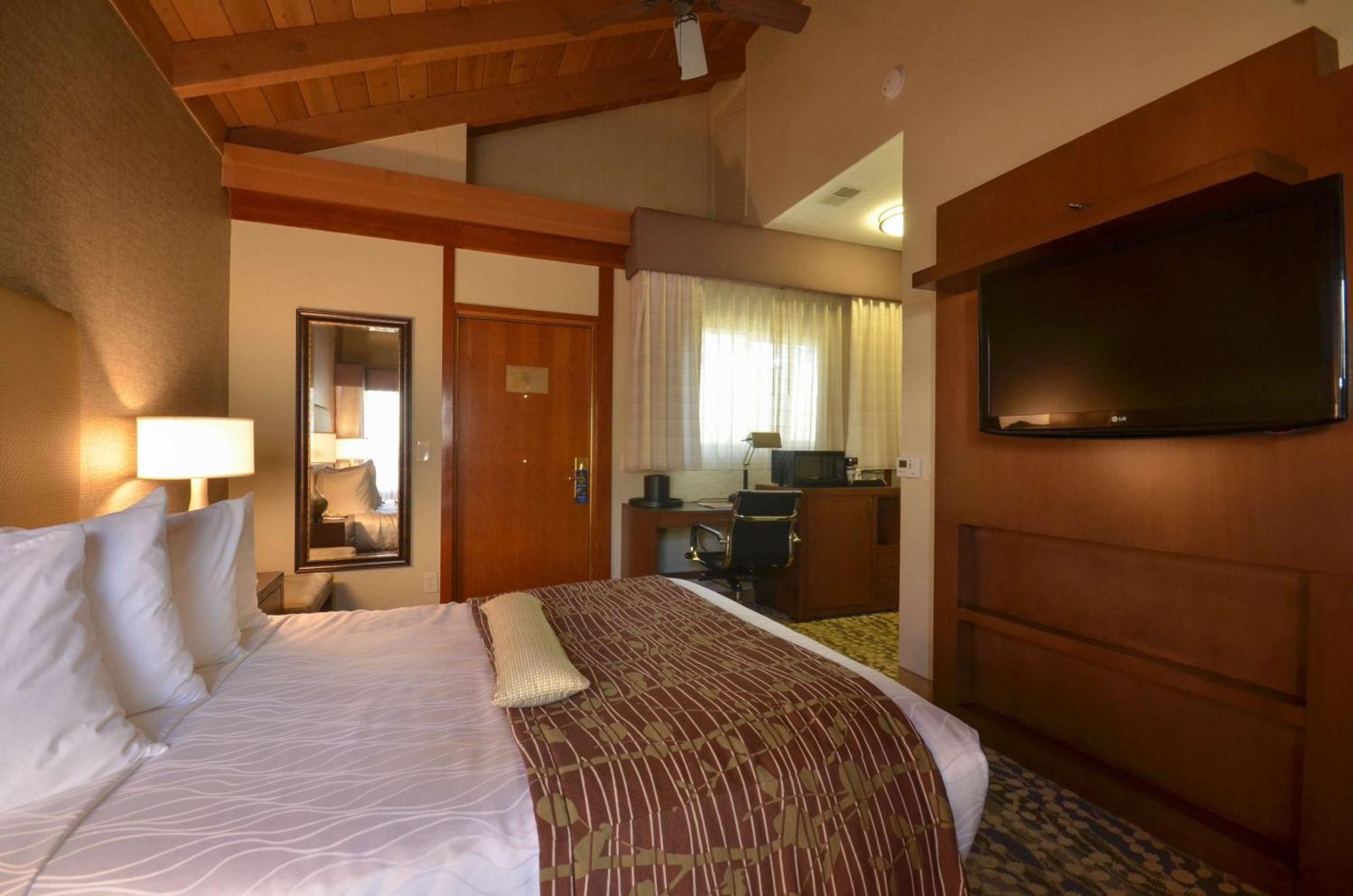 Best Western The Inn & Suites Pacific Grove Exteriör bild