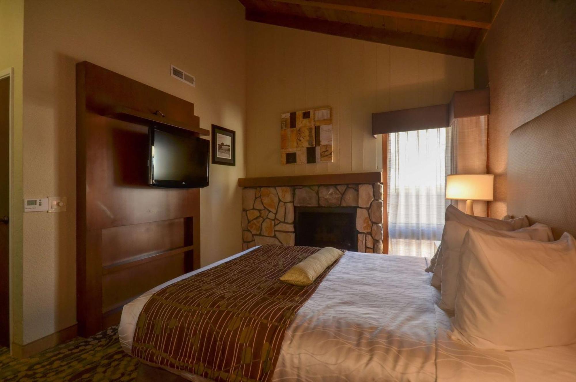 Best Western The Inn & Suites Pacific Grove Exteriör bild